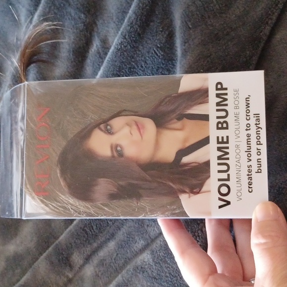 Revlon Accessories - 🦋 Revlon Volume Bump Med Brown
